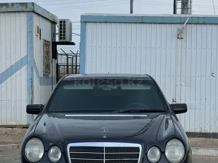 Mercedes-Benz E 320 1996 года за 3 000 000 тг. в Актау – фото 2