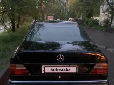 Mercedes-Benz E 230 1991 года за 1 386 443 тг. в Алматы – фото 4