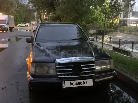 Mercedes-Benz E 230 1991 года за 1 386 443 тг. в Алматы