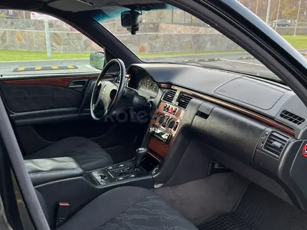 Mercedes-Benz E 230 1997 года за 2 900 000 тг. в Алматы – фото 14