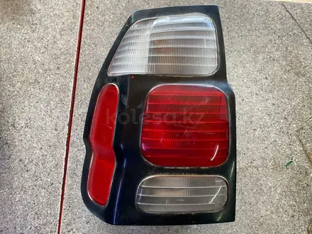 Задние фонари в крыло Mitsubishi Montero 2001г.в Оригинал б.у из Японии за 25 000 тг. в Караганда – фото 3