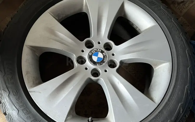 Комплект дисков с зимней резиной на Х5, Х6. за 250 000 тг. в Астана