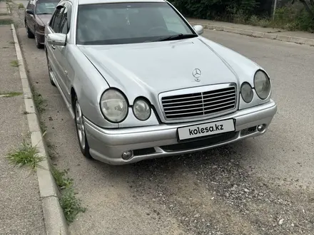 Mercedes-Benz E 320 1995 года за 3 200 000 тг. в Алматы – фото 3