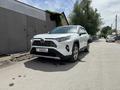 Toyota RAV4 2021 года за 14 900 000 тг. в Караганда