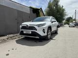 Toyota RAV4 2021 года за 14 900 000 тг. в Караганда