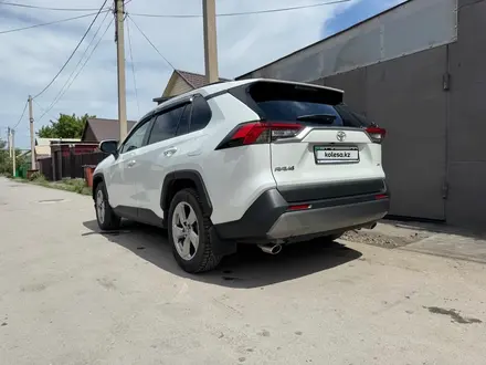 Toyota RAV4 2021 года за 14 900 000 тг. в Караганда – фото 5