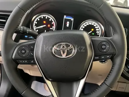 Toyota Camry 2023 года за 16 500 000 тг. в Актау – фото 3