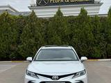 Toyota Camry 2023 годаfor14 000 000 тг. в Актау – фото 2
