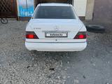 Mercedes-Benz E 200 1993 года за 1 250 000 тг. в Жезказган – фото 4