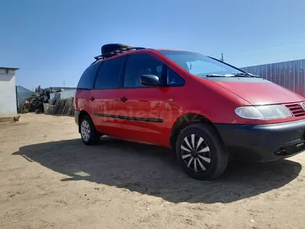 Volkswagen Sharan 1995 года за 2 950 000 тг. в Актобе