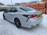 Toyota Camry 2023 годаүшін16 500 000 тг. в Петропавловск – фото 3