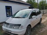 Volkswagen Sharan 1997 года за 2 000 000 тг. в Актобе – фото 2
