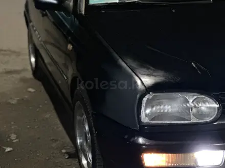 Volkswagen Golf 1997 года за 900 000 тг. в Алматы – фото 3