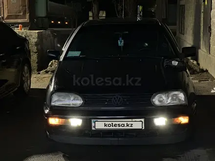 Volkswagen Golf 1997 года за 900 000 тг. в Алматы – фото 4