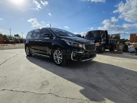 Kia Carnival 2018 года за 8 500 000 тг. в Шымкент – фото 13