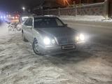 Mercedes-Benz E 200 1997 годаүшін2 600 000 тг. в Астана