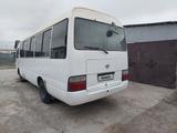 Toyota  Coaster 2004 годаүшін5 100 000 тг. в Атырау – фото 3