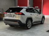 Toyota RAV4 2021 года за 16 800 000 тг. в Актау – фото 4