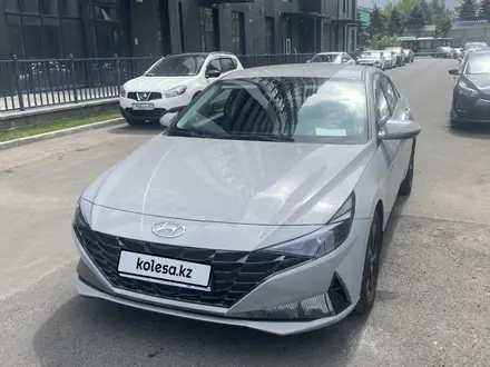 Hyundai Elantra 2021 года за 11 350 000 тг. в Алматы – фото 2