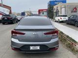 Hyundai Elantra 2018 года за 4 800 000 тг. в Уральск – фото 4