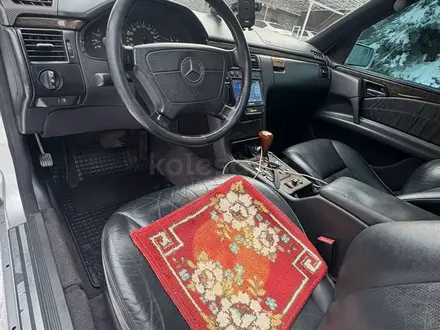 Mercedes-Benz E 240 1998 года за 2 450 000 тг. в Алматы – фото 11