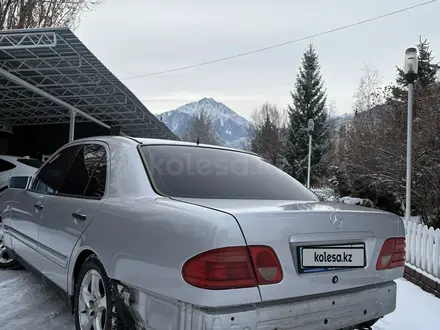 Mercedes-Benz E 240 1998 года за 2 450 000 тг. в Алматы – фото 13