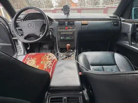 Mercedes-Benz E 240 1998 года за 2 450 000 тг. в Алматы – фото 9