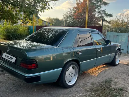 Mercedes-Benz E 220 1992 года за 2 400 000 тг. в Костанай – фото 2