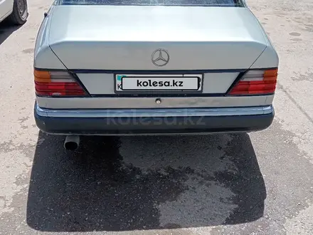 Mercedes-Benz E 230 1989 года за 1 300 000 тг. в Сарыозек – фото 3