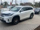 Toyota Highlander 2017 годаүшін20 000 000 тг. в Уральск – фото 2