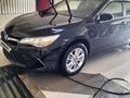 Toyota Camry 2017 года за 10 000 000 тг. в Жанаозен – фото 2