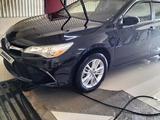Toyota Camry 2017 года за 10 000 000 тг. в Жанаозен – фото 2