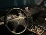 Mercedes-Benz E 320 2001 годаfor5 500 000 тг. в Актобе – фото 2