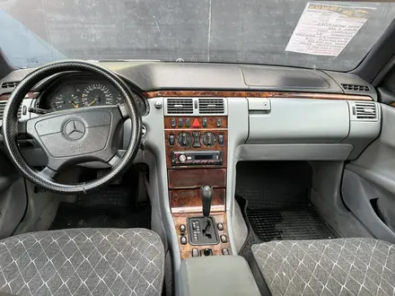 Mercedes-Benz E 280 1997 года за 3 500 000 тг. в Актау – фото 15