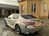 Toyota Camry 2020 года за 10 000 000 тг. в Атырау – фото 4