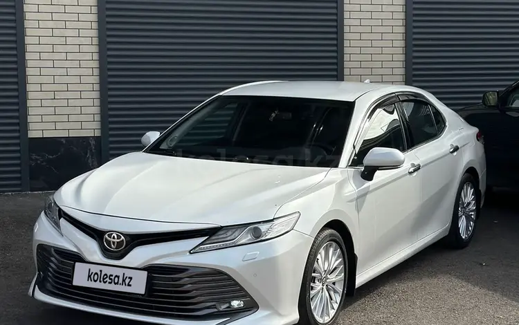 Toyota Camry 2018 года за 13 750 000 тг. в Шымкент