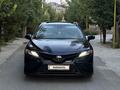 Toyota Camry 2021 года за 13 590 000 тг. в Шымкент