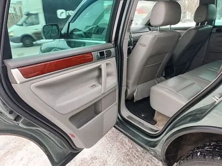 Volkswagen Touareg 2004 года за 4 550 000 тг. в Караганда – фото 26