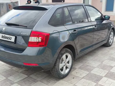 Skoda Rapid 2014 года за 5 300 000 тг. в Атырау – фото 2