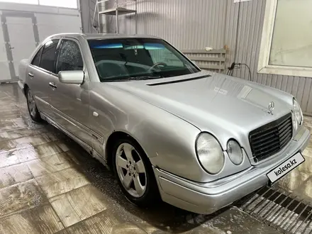 Mercedes-Benz E 230 1998 года за 2 400 000 тг. в Атырау – фото 7