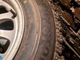 Зимние шины Bridgestone за 90 000 тг. в Алтай – фото 2