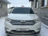 Toyota Highlander 2012 года за 12 500 000 тг. в Актобе – фото 3