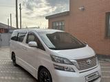 Toyota Vellfire 2011 года за 9 900 000 тг. в Актобе – фото 2