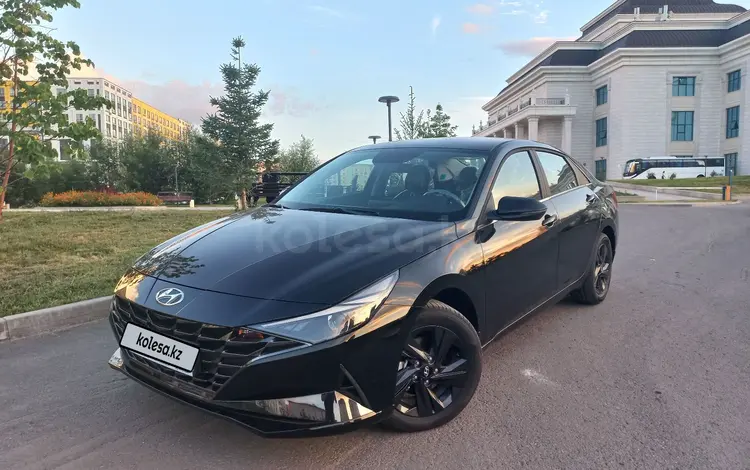 Hyundai Elantra 2023 годаfor11 500 000 тг. в Астана