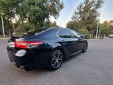 Toyota Camry 2019 года за 10 300 000 тг. в Тараз – фото 2