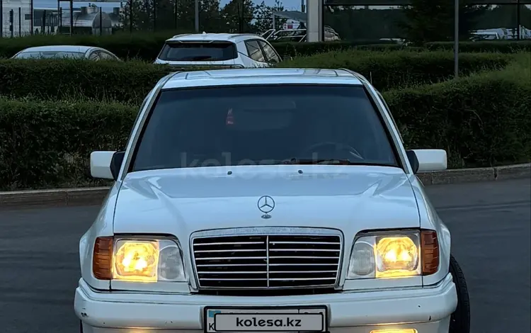Mercedes-Benz E 220 1994 года за 2 000 000 тг. в Астана