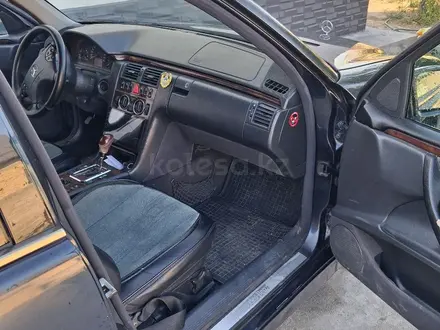 Mercedes-Benz E 320 2000 года за 3 700 000 тг. в Туркестан – фото 9