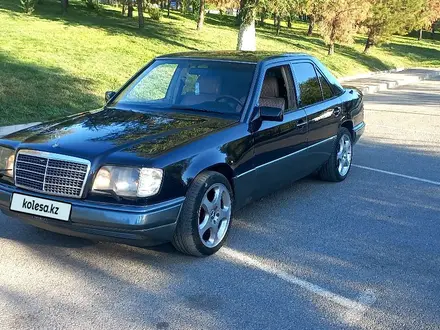 Mercedes-Benz E 200 1994 года за 2 400 000 тг. в Тараз – фото 3