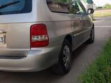 Kia Carnival 2003 года за 2 100 000 тг. в Шымкент – фото 3