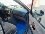 Kia Carnival 2003 года за 2 100 000 тг. в Шымкент – фото 5